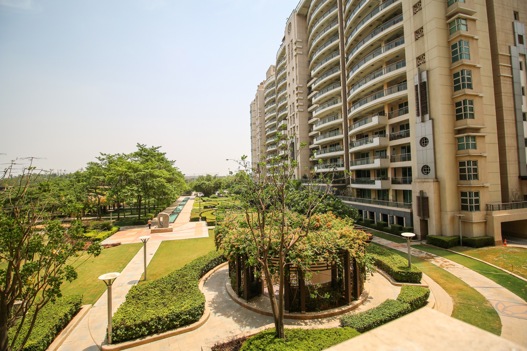 dlf the aralias Amenities